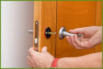Neighborhood Locksmith Services Carpentersville, IL 847-423-4288 - 14-install-new-Lock