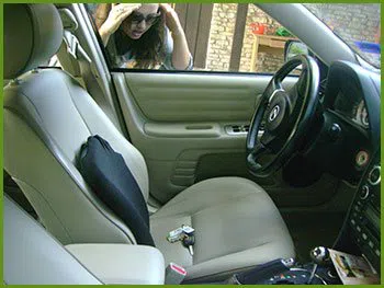 Neighborhood Locksmith Services Carpentersville, IL 847-423-4288 - 20-keys-locked-in-car